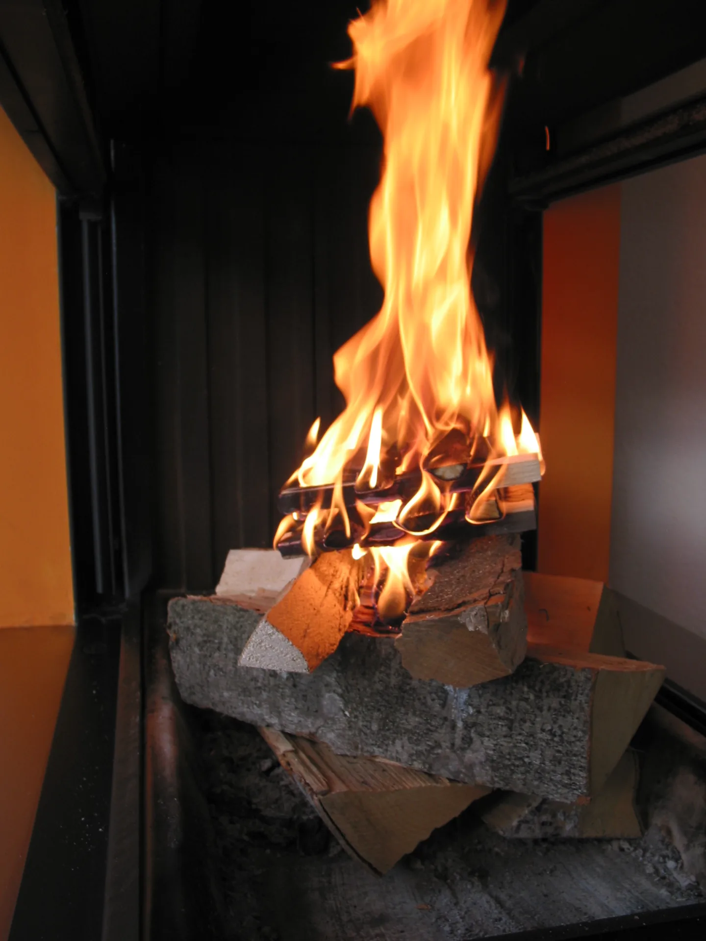 Anfeuerholz mezzo – mittelgrosse Holzstücke